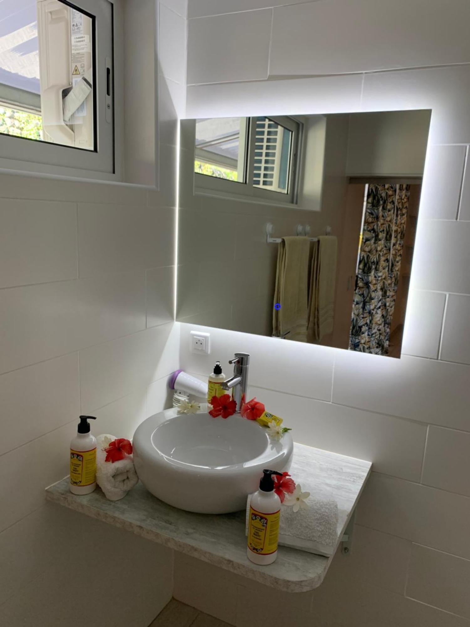 A Tomo Mai Homestay, Close To Airport, Private Bathroom Free Parking And Wifi With High Connection And Breakfast Optional Faaa ภายนอก รูปภาพ