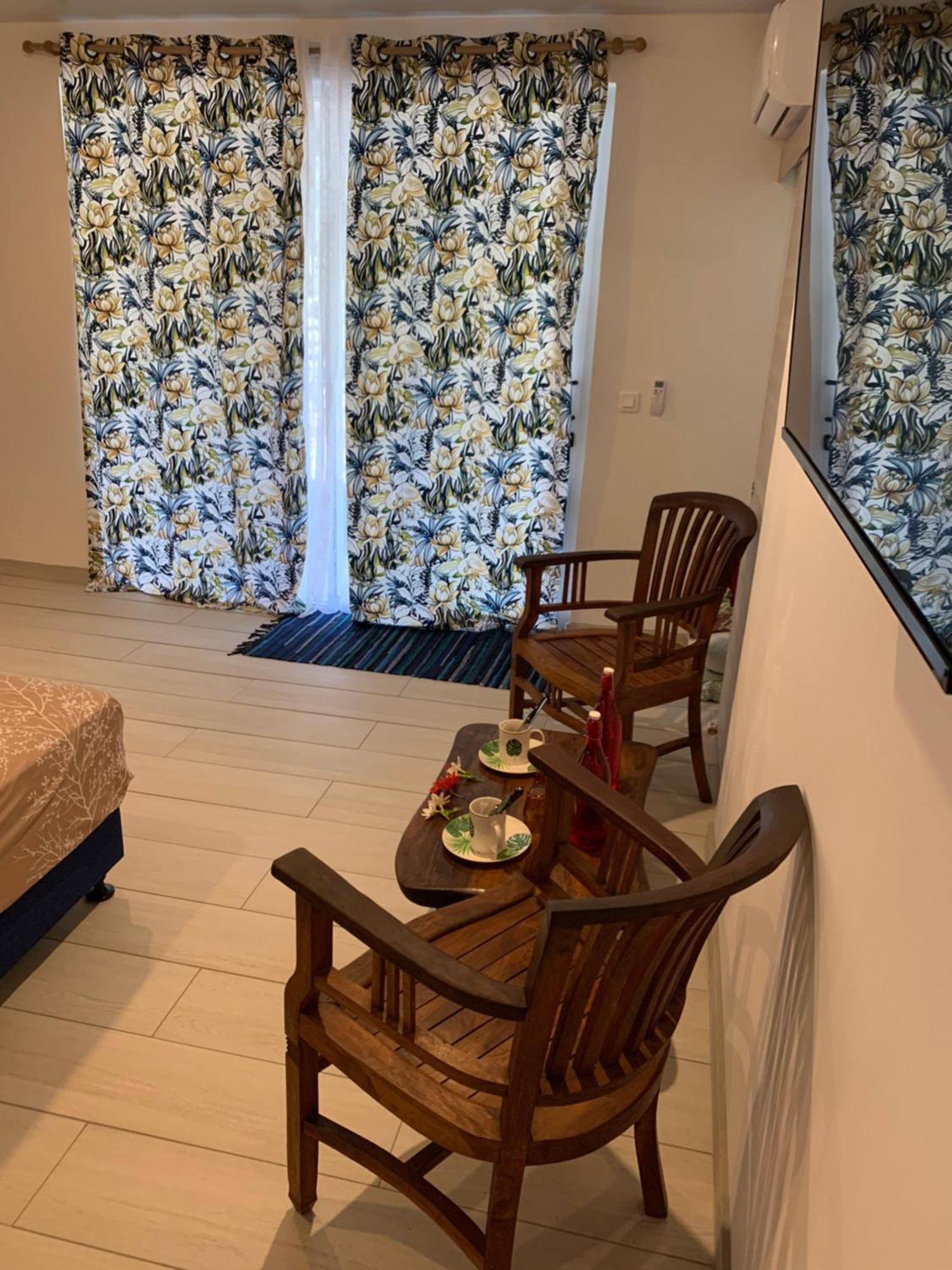 A Tomo Mai Homestay, Close To Airport, Private Bathroom Free Parking And Wifi With High Connection And Breakfast Optional Faaa ภายนอก รูปภาพ